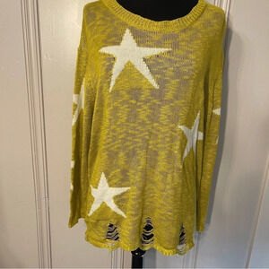 Davi‎ & Dani distressed Star sweater Yellow knit size small